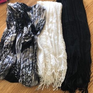 Lot of three scarves